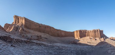 Panoramik manzaralı amfi oluşumu Moon Valley - Atacama Çölü, Şili