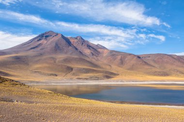 Miniques lagün ve yanardağ - Atacama Çölü, Şili