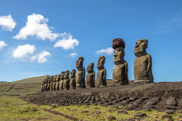 通利基的莫艾雕像 智利复活节岛 — 图库照片