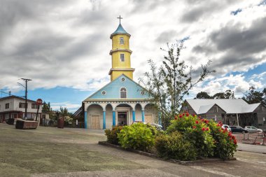 Chonchi Kilisesi Plaza de Armas Meydanı - Chonchi, Chiloe Adası, Şili