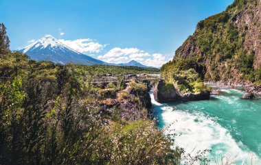 SALTOS del Petrohue şelaleler ve Osorno volkan - Los Lagos bölgesi, Şili