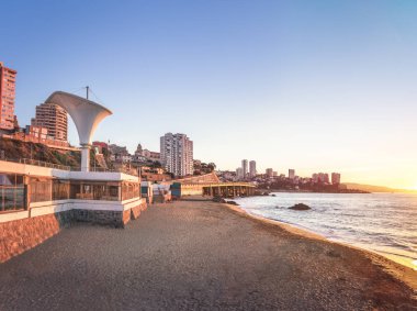 Caleta Abarca plaj gün batımında - Vina del Mar, Şili