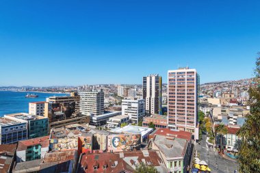 Valparaiso, Şili - Mar 19, 2018: Valparaiso'nun Cerro Concepcion Hill'deki Paseo Atkinson'dan havadan görünümü - Valparaiso, Şili