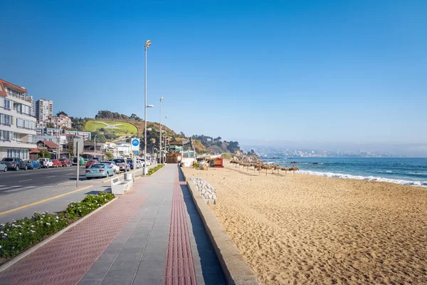 Vina del Mar, Şili - 28 Mar 2018: panoramik raca beach kaldırım - Vina del Mar, Şili