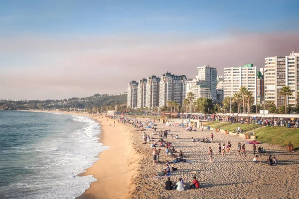 Vina del Mar, Şili - 24 Mayıs 2018 - Gün batımında El Sol Sahili - Vina del Mar, Şili