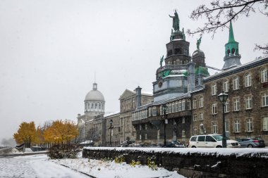 Bonsecours Pazar ve Notre-Dame-de-Bon-Secour ile eski Montreal
