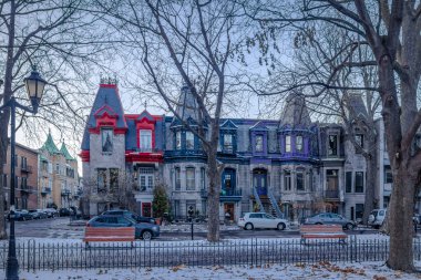 Renkli Victoria evleri Meydanı'nda Saint Louis - Montreal, Queb