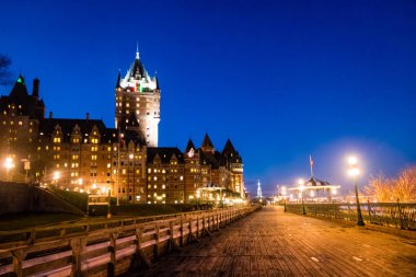 Frontenac Kalesi ve gece - Quebec City, Qu Dufferin Teras