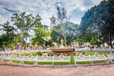 Çeşme ve ana plaza - Valladolid, Meksika