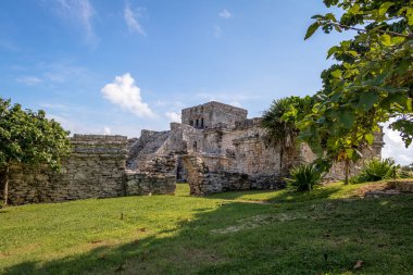 El Castillo (kale) - Maya harabelerini Tulum, Meksika