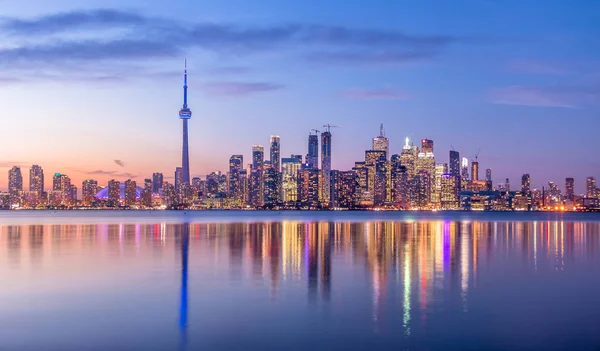 Toronto Skyline Фиолетовым Светом Торонто Онтарио Канада — стоковое фото