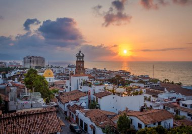Downtown Puerto Vallarta adlı günbatımı - Puerto Vallarta, Jalisco, M