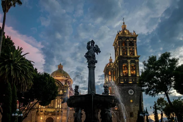 Springvand Puebla Cathedral Ved Solnedgang Puebla Mexico - Stock-foto