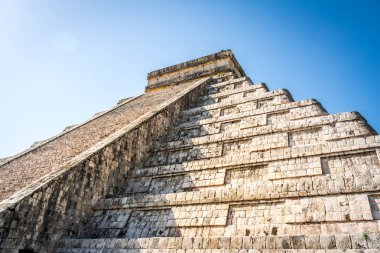Tüylü yılan - Chichen Itza, Yucatan, Mexic Maya tapınak Piramidi