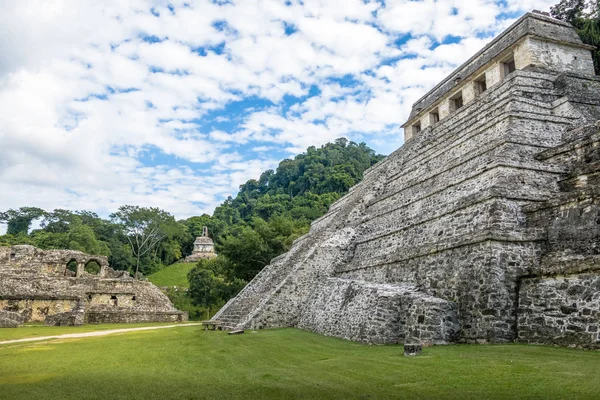 寺院の碑文とチアパス州 メキシコのパレンケのマヤ遺跡の宮殿 — ストック写真