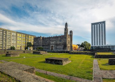 Tlatelolco 'daki Plaza de las Tres Kültür Meydanı (Üç Kültür Meydanı) 