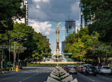 Paseo de La Reforma avenue ve Angel Bağımsızlık Anıtı - 