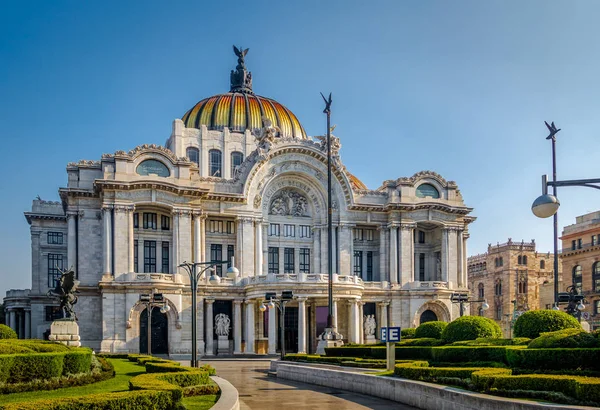 Palacio de Bellas Artes (Güzel Sanatlar Sarayı) - Mexico City, Meksika