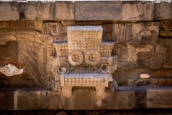 Carving Details Van Quetzalcoatl Piramide Teotihuacan Ruïnes — Stockfoto