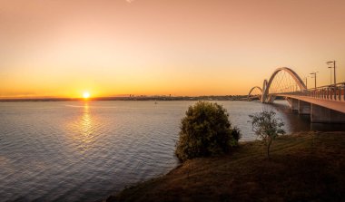 JK Köprüsü ve Paranoa göl günbatımı - Brasilia, Distrito Federal, Brezilya