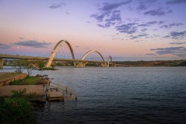 JK Köprüsü ve Paranoa göl günbatımı - Brasilia, Distrito Federal, Brezilya