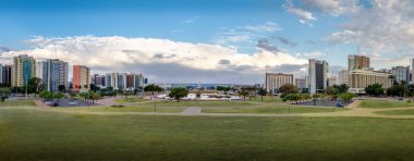 Panoramik Brasilia şehir ve Regi Marx Bahçe Park - Brasilia, Distrito Federal, Brezilya