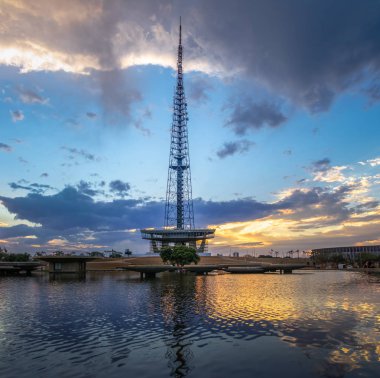Brasilia Televizyon Kulesi batımında - Brasilia, Distrito Federal, Brezilya
