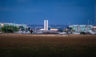Esplanada dos Cortezo (Bakanlıklar Esplanade) gece - Brasilia, Distrito Federal, Brezilya