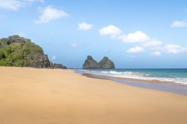 Morro Dois Irmaos ve Bode Beach (Praia do Bode) - Fernando de Noronha, Pernambuco, Brezilya