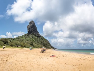 Praia da Conceicao Sahili ve Morro do Pico - Fernando de Noronha, Pernambuco, Brezilya