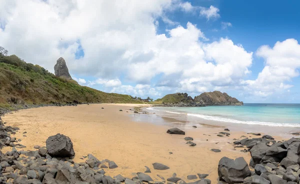 Praia Meio Com Morro Pico Segundo Plano Fernando Noronha Pernambuco — Fotografia de Stock