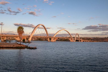 JK Köprüsü ve Paranoa göl günbatımı - Brasilia, Distrito Federal, Brezilya
