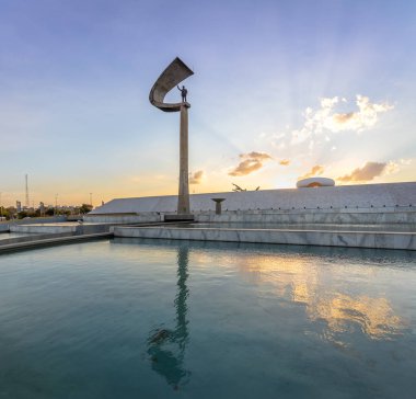 Brasilia, Brezilya - 27 Ağustos 2018: Memorial Jk - Juscelino Kubitschek Memorial gün batımında - Brasilia, Distrito Federal, Brezilya