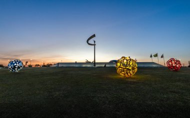 Brasilia, Brezilya - 27 Ağustos 2018: Memorial Jk - Juscelino Kubitschek Memorial gün batımında - Brasilia, Distrito Federal, Brezilya