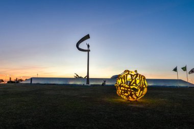 Brasilia, Brezilya - 27 Ağustos 2018: Memorial Jk - Juscelino Kubitschek Memorial gün batımında - Brasilia, Distrito Federal, Brezilya