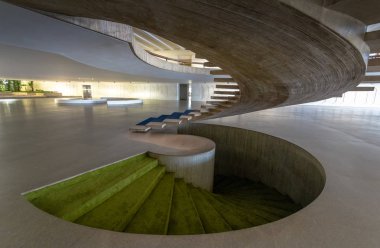 Brasilia, Brezilya - 29 Ağustos 2018: Merdiven giriş salonu Itamaraty Palace iç - Brasilia, Distrito Federal, Brezilya
