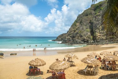 Fernando de Noronha - 7 Ekim 2017: Praia do Cachorro Plajı Vila dos Remedios - Fernando de Noronha, Pernambuco, Brezilya