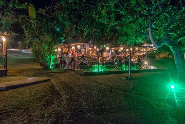 Fernando de Noronha - 8 Ekim 2017: Gösterişli Restoran gece - Fernando de Noronha, Pernambuco, Brezilya