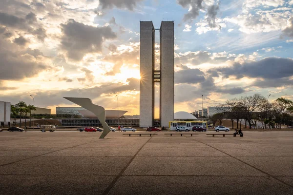 Brasilia, Brezilya - 26 Ağustos 2018: Three Powers Plaza (Praca dos Tres Poderes) at sunset - Brasilia, Distrito Federal, Brezilya