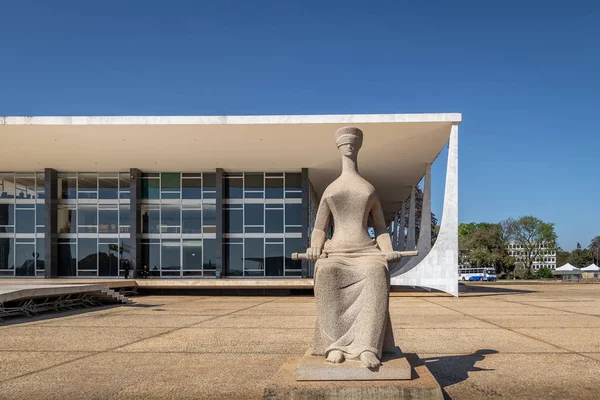 Brasilia Brasil Aug 2018 Justice Sculpture Front Brazil Supreme Court — Zdjęcie stockowe