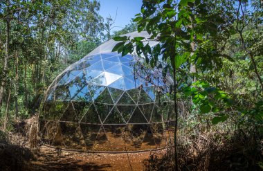 Brumadinho, Brezilya - Eki 14, 2015: Dome of De Lama Lamina by Matthew Barney at Inhotim Public Contemporary Art Museum - Brumadinho, Minas Gerais, Brezilya Matthew Barney