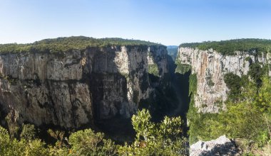 Itaimbezinho Canyon, Aparados da Serra Milli Parkı - panoramik manzaralı Cambara do Sul, Rio Grande yapmak Sul, Brezilya
