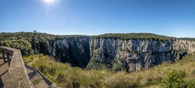 Itaimbezinho Canyon, Aparados da Serra Milli Parkı - panoramik manzaralı Cambara do Sul, Rio Grande yapmak Sul, Brezilya