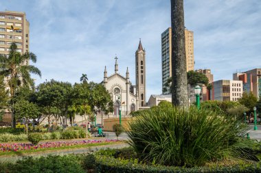 Dante Alighieri Meydanı ve Santa Teresa D 'Avila Katedrali - Caxias do Sul, Rio Grande do Sul, Brezilya