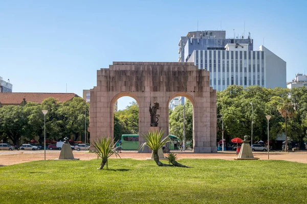ファルピリャ公園またはレデンカオ公園のエクスペジオナリオ記念碑アーチ ポルトアレグレ リオグランデドスル ブラジル — ストック写真
