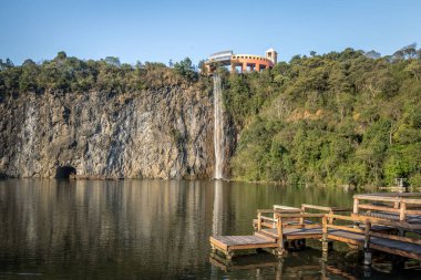 Bakış açısı ve şelale Tangua Park - Curitiba, Brezilya