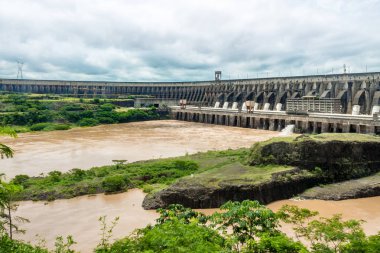 Itaipu Barajı - Brezilya ve Paraguay Sınırı