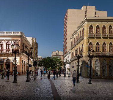 Curitiba, Brezilya - 23 Ağustos 2017: Curitiba şehir merkezindeki Çiçek Sokağı (Rua das Flores) - Curitiba, Parana, Brezilya