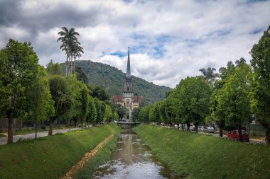 Alcantara'lı Aziz Peter Petropolis Katedrali ve Koeller Bulvarı Kanalı - Petropolis, Rio de Janeiro, Brezilya