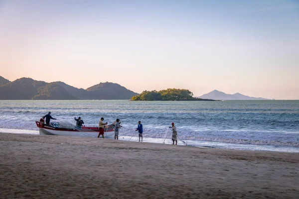 Balneario Camboriu Brazílie Srpen 2017 Rybáři Pláži Ilha Das Cabras — Stock fotografie